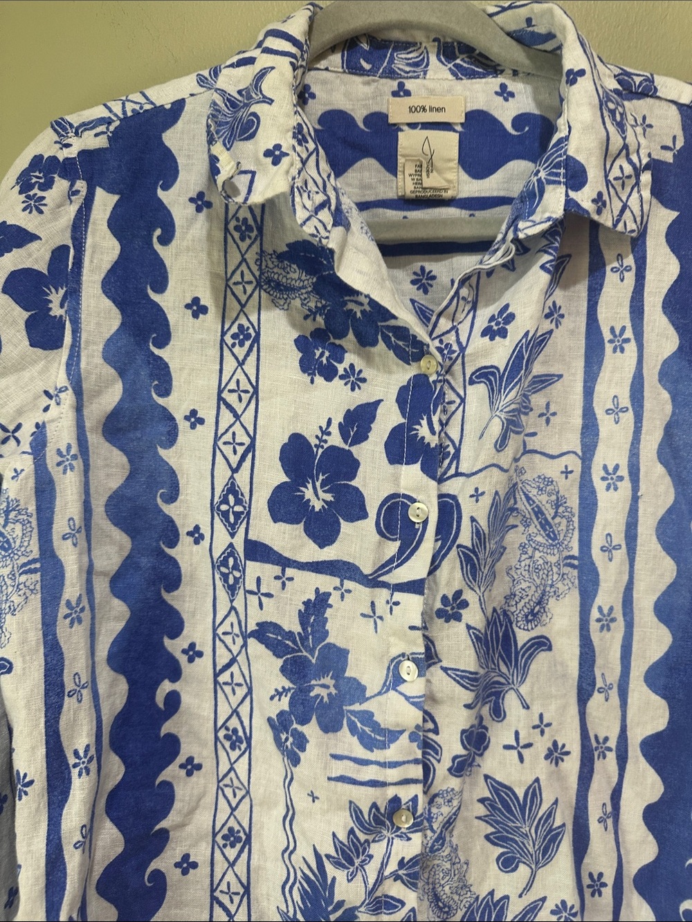🎆Joie White Button-Down Shirt with Blue Floral Print - Picture 2 of 4